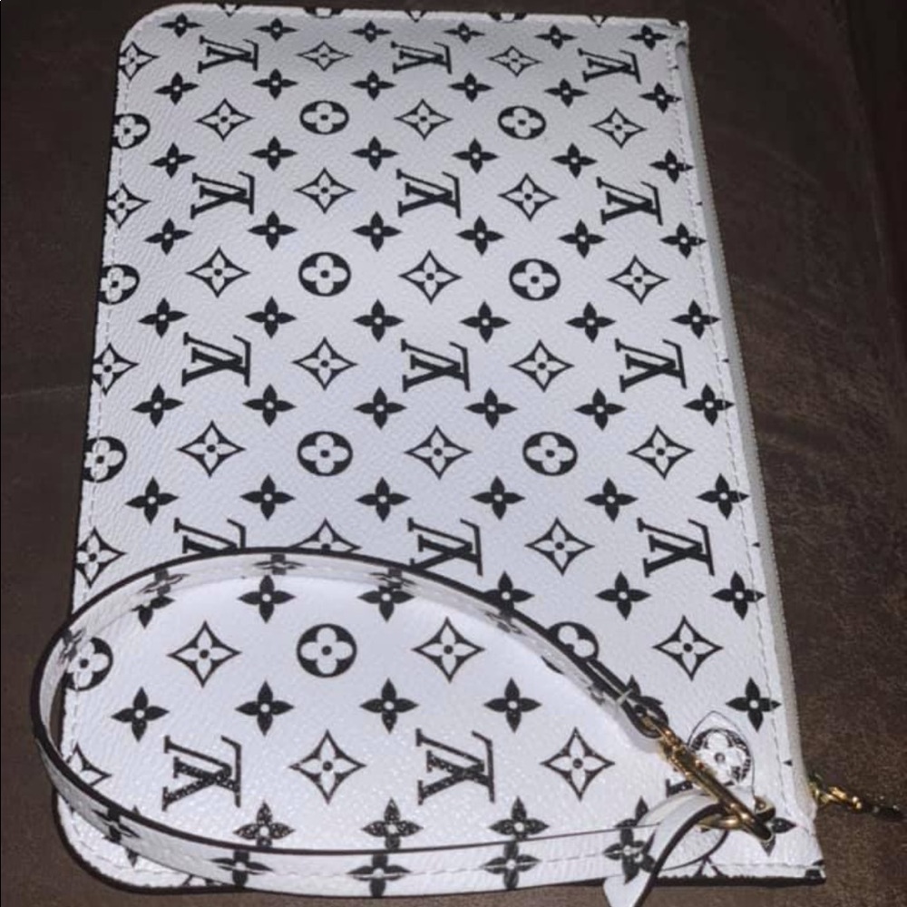 Louis Vuitton Neverfull Pouchette